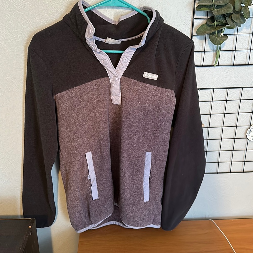 Columbia crewneck